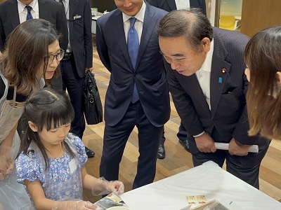 日本産米の食育イベントに参加する坂本農林水産大臣