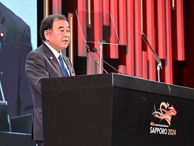 祝辞を述べる坂本農林水産大臣（横からの写真）