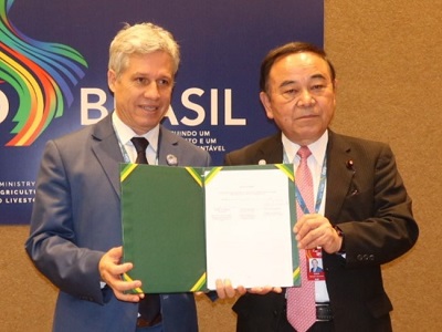 テイシェイラ・ブラジル農業開発・家族農業大臣と会談する坂本農林水産大臣