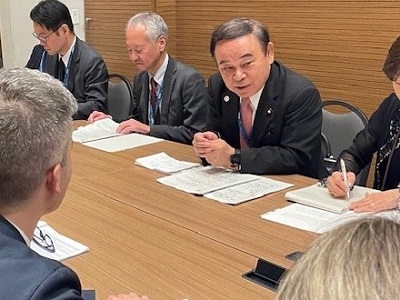 イラエタ・アルゼンチン経済省副大臣と会談する坂本農林水産大臣