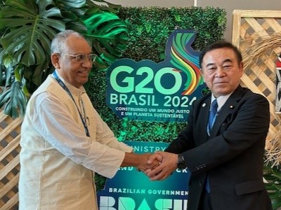 タクル・インド農業・農民福祉担当閣外大臣と会談する坂本農林水産大臣