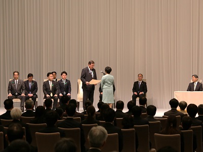 第19回「みどりの式典」に出席する江藤農林水産大臣（前列左から1人目）