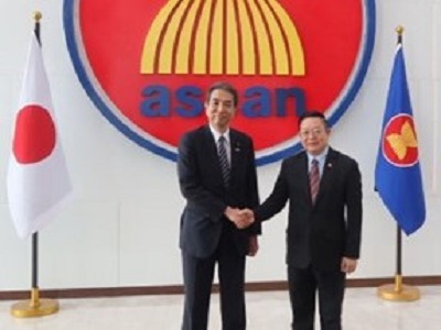 カオ・キムホン事務総長と会談する江藤農林 水産大臣