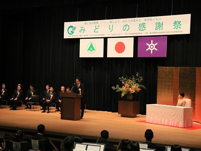 主催者の代表として挨拶を行う江藤農林水産大臣