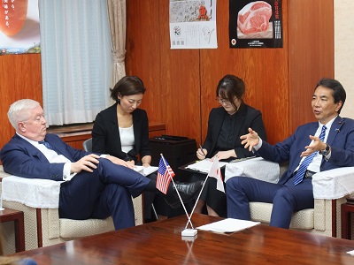 ジョージ・グラス次期駐日米国大使と会談する江藤農林水産大臣