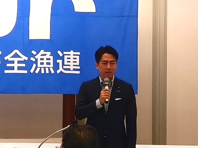 「全国漁業協同組合連合会2025年度通常総会」で祝辞を述べる小泉農林水産大臣（寄り）
