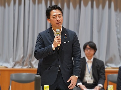 食料・農業・農村政策審議会食糧部会にて意見交換を行う小泉農林水産大臣