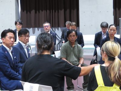 福島市で稲作農家と意見交換を行う小泉農林水産大臣