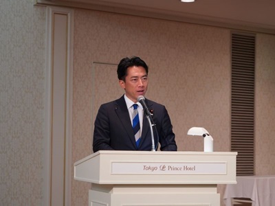 日越官民フォーラムにて開会挨拶をする小泉農林水産大臣