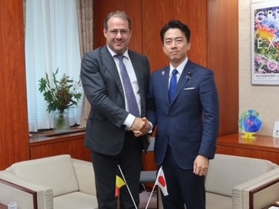 ベルギー王国 クラランヴァル副首相兼連邦雇用・経済・農業大臣と会談を行う小泉農林水産大臣