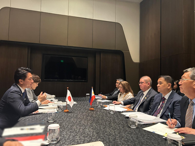 フランシスコ・ティウ・ラウレル フィリピン農業大臣と会談する小泉農林水産大臣