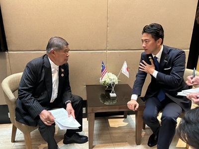 モハマド・サブ・マレーシア 農業・食料安全保障大臣と会談する小泉農林水産大臣