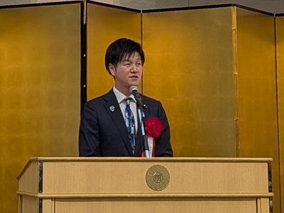 記念祝賀会で祝辞を述べる鈴木農林水産大臣