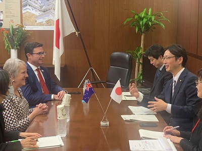 オーストラリア議員団と会談を行う高橋農林水産大臣政務官