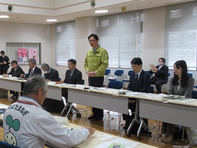 富岡町で生産者と意見交換を行う高橋農林水産大臣政務官