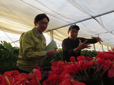 川俣町で高付加価値産地の展開について意見交換を行う高橋農林水産大臣政務官