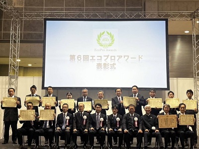 各賞の受賞者と舞立農林水産大臣政務官