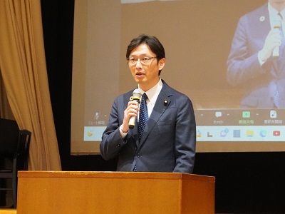 挨拶を行う高橋農林水産大臣政務官