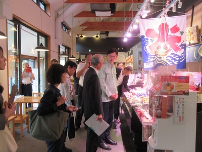 女川町で海業関連施設の現地調査を行う高橋農林水産大臣政務官