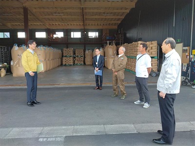 芦別市で米の輸出やスマート農業に取り組む事業者・生産者と意見交換を行う高橋農林水産大臣政務官
