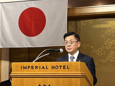 祝辞を述べる庄子農林水産大臣政務官（斜めから）