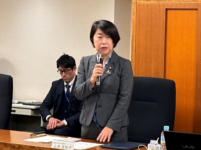 食料・農業・農村政策審議会畜産部会にて挨拶を行う山本農林水産大臣政務官