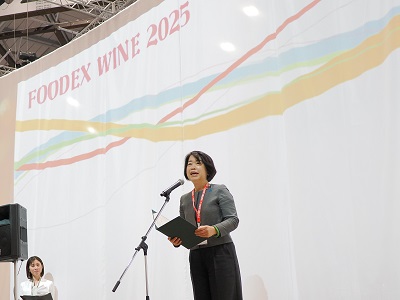 開会レセプションで祝辞を述べる山本農林水産大臣政務官