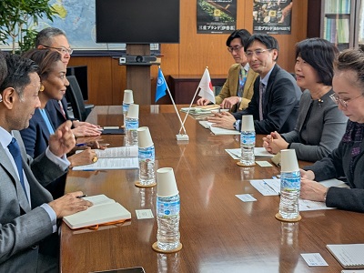 ラニア・ダガシュ=カマラ国連世界食糧計画事務局次長（パートナーシップ＆イノベーション担当）と会談する山本農林水産大臣政務官