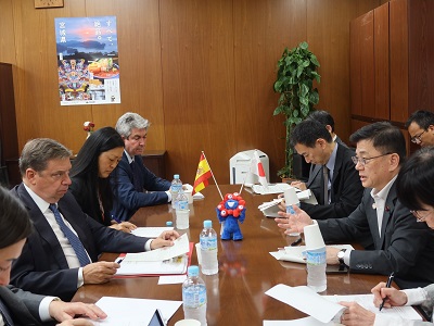 ルイス・プラナス スペイン王国農業・漁業・食料省大臣と会談する庄子農林水産大臣政務官