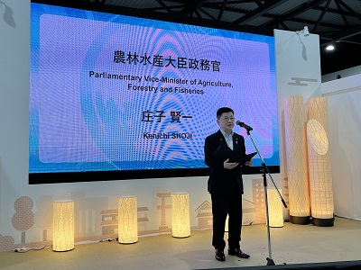 大阪・関西万博で農林水産省主催のシンポジウム「食のサステナビリティの追求と最高峰の食の提案」で挨拶を行う庄子農林水産大臣政務官