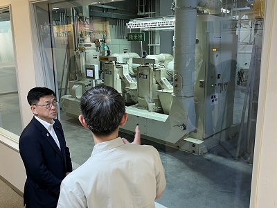 石狩市で精米施設を視察する庄子農林水産大臣政務官