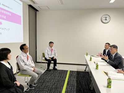 事業者と意見交換を行う庄子農林水産大臣政務官