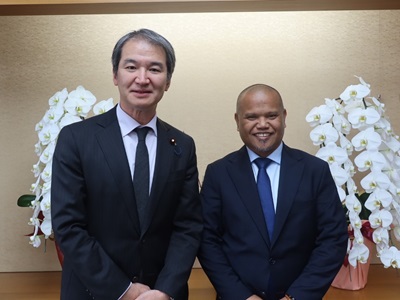 スティーブン・ビクトル・パラオ共和国農業・漁業・環境大臣と広瀬農林水産大臣政務官