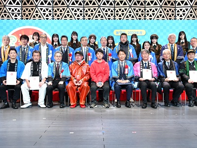 受賞者と武村農林水産副大臣（前列右から4人目）