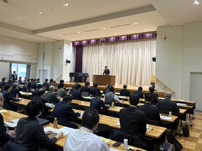 「大豆単収の向上に関するシンポジウム」で開会挨拶を述べる武村農林水産副大臣