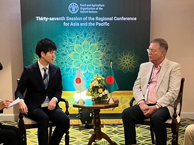 シャヒド・バングラデシュ農業大臣と会談する鈴木農林水産副大臣