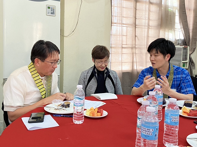 ビオコ・フィリピン国家食糧庁長官と会談する鈴木農林水産副大臣