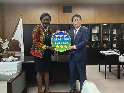 ムソンダ・ムンバ ラムサール条約事務局長と武村農林水産副大臣