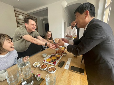 お茶事業者と意見交換を行う武村農林水産副大臣