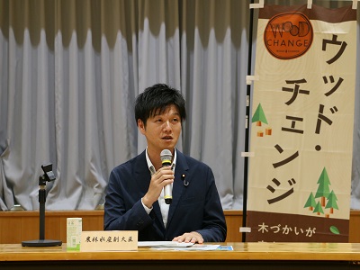 挨拶を行う鈴木農林水産副大臣