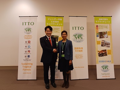 シャーム・サックル国際熱帯木材機関（ITTO）事務局長と滝波農林水産副大臣