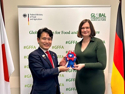 ドイツのミュラー食料・農業省政務次官と会談する滝波農林水産副大臣