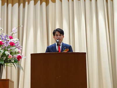 挨拶を行う滝波農林水産副大臣