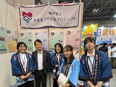 会場視察を行う笹川農林水産副大臣（海の宝！水産女子の元気プロジェクト）
