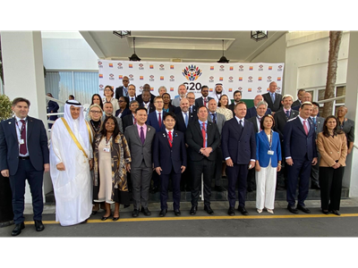 G20各国出席者と記念撮影を行う滝波農林水産副大臣