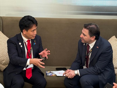 アフメット・バージュ・トルコ農業森林副大臣と会談する滝波農林水産副大臣