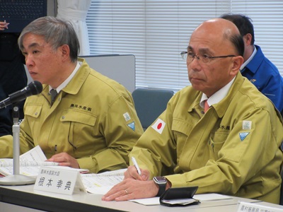 奥能登4市町の首長等との意見交換に臨む 根本農林水産副大臣（右）
