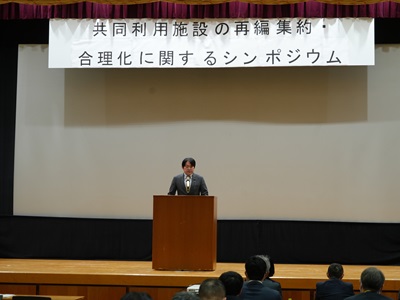 挨拶する山下農林水産副大臣