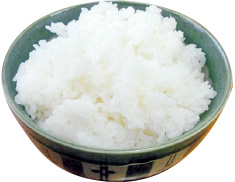 フクハラファームから仕入れている「にこまる」は白米に、「ゆめおうみ」は酢飯に加工