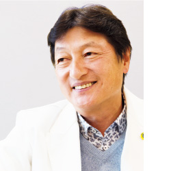 2014年1月からは、4000人の全職員の誕生日にミニブーケをプレゼントしている亀田院長